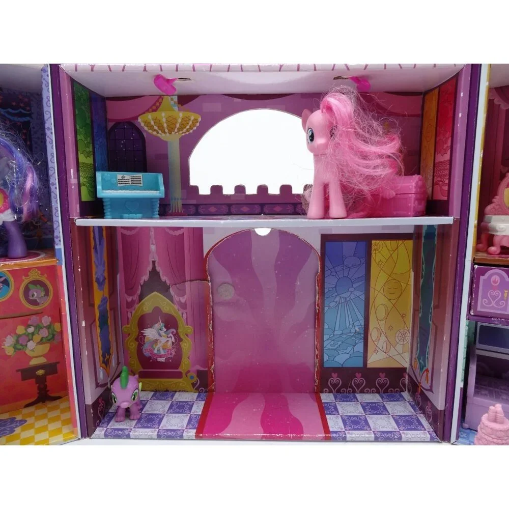 My Little Pony Canterlot Deluxe Playset, With Accessories 2 Pony's 1‎ carriage